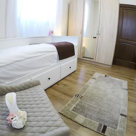 Szent Imre Panzió Bed and breakfast Ujkigyos